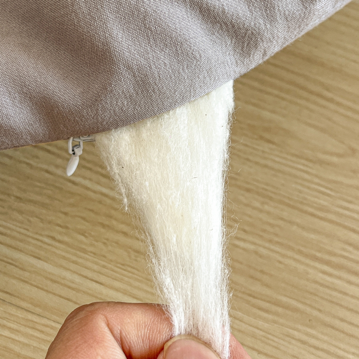 91家纺网 家纺一手货源 找家纺 尊妙被业2025新款新疆棉花被被子被芯冬被春秋被垫被二合一字母被 可可棕