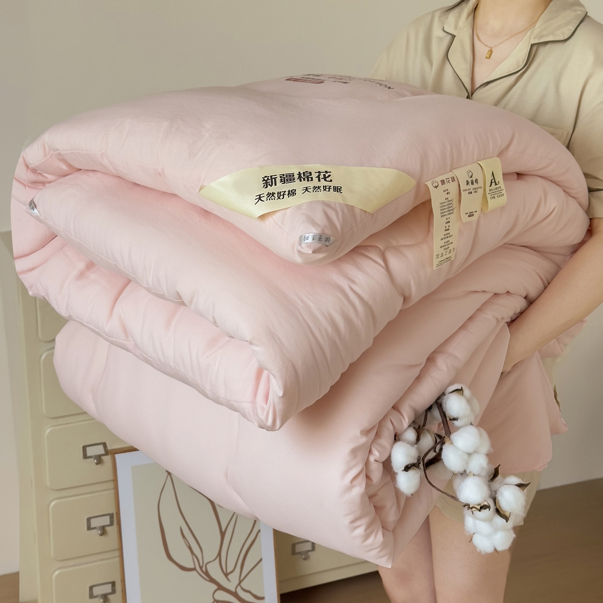 91家纺网 家纺一手货源 找家纺 尊妙被业 2025新款新疆棉花被被子被芯冬被春秋被垫被二合一字母被 蔷薇粉