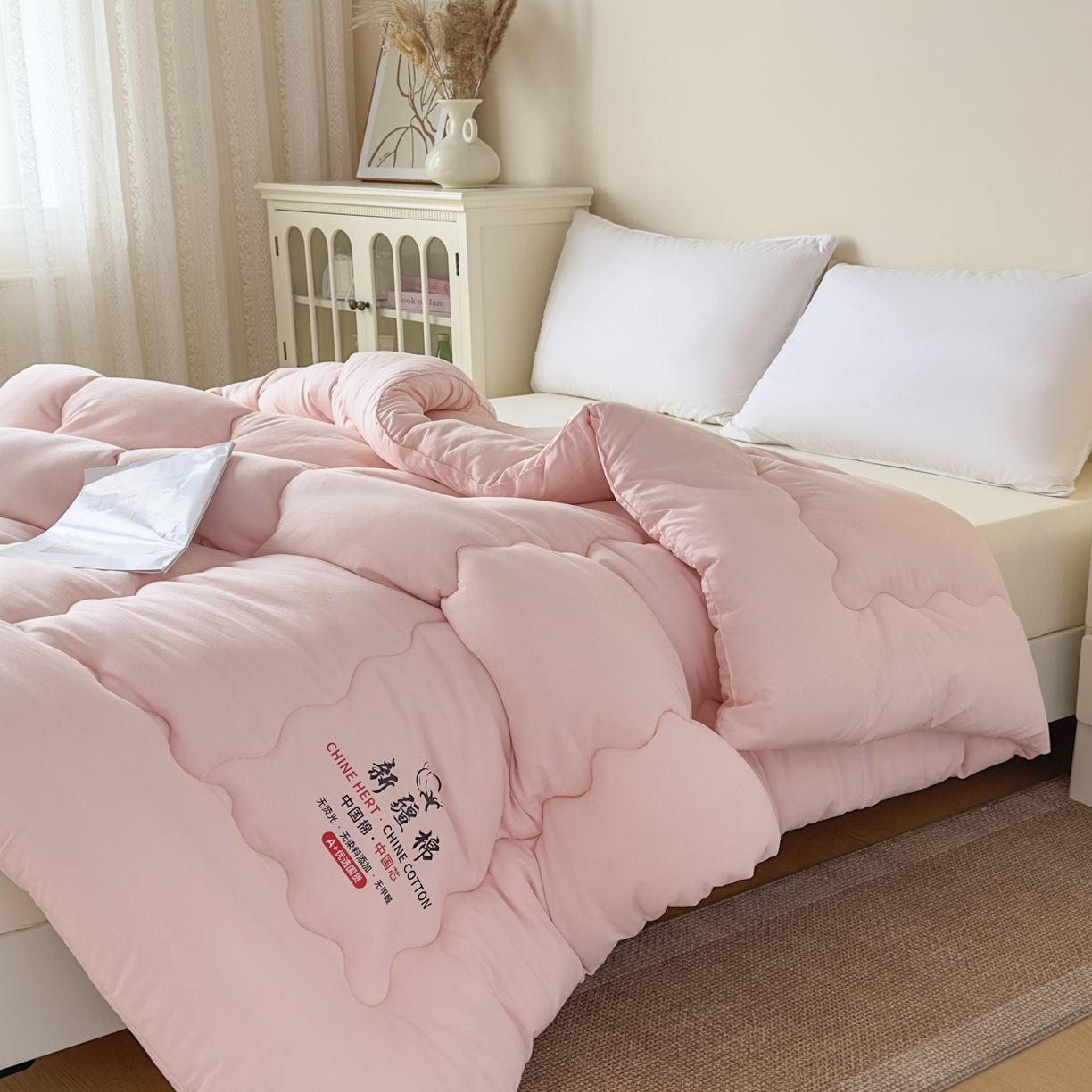 91家纺网 家纺一手货源 找家纺 尊妙被业 2025新款新疆棉花被被子被芯冬被春秋被垫被二合一字母被 蔷薇粉
