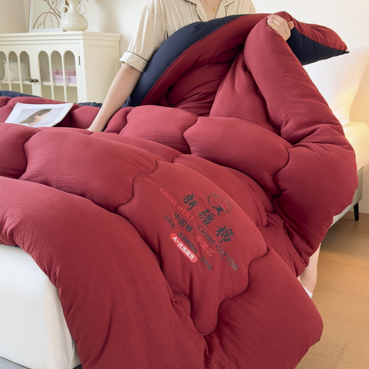 91家纺网 家纺一手货源 找家纺 尊妙被业 2025新款新疆棉花被被子被芯冬被春秋被垫被二合一字母被岩浆红+海军蓝