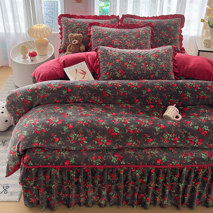 91家纺网 家纺一手货源 找家纺 （总）铠畅家纺 2025新款牛奶绒夹棉床盖床裙四件套