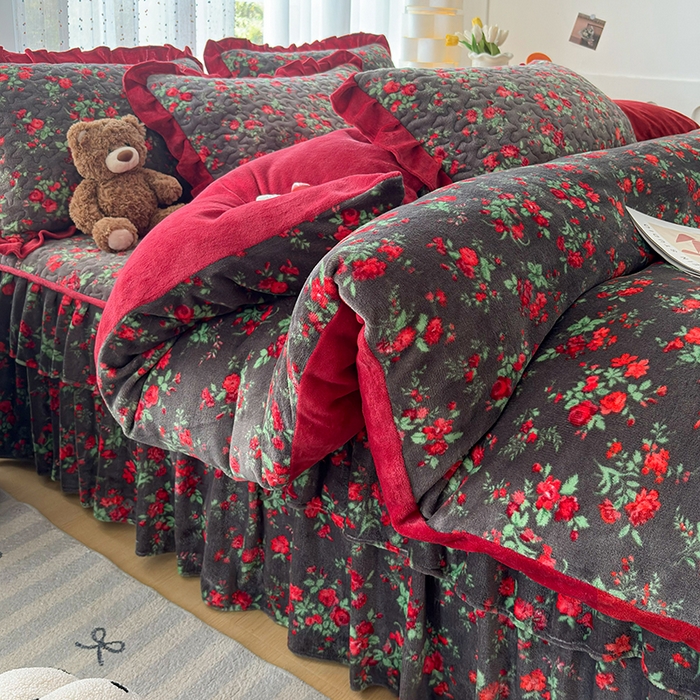 91家纺网 家纺一手货源 找家纺 （总）铠畅家纺 2025新款牛奶绒夹棉床盖床裙四件套