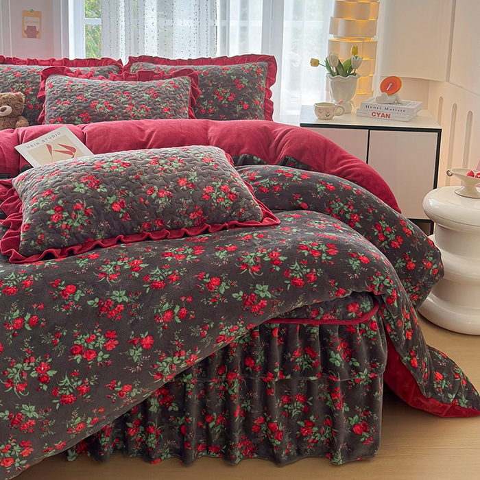 91家纺网 家纺一手货源 找家纺 （总）铠畅家纺 2025新款牛奶绒夹棉床盖床裙四件套