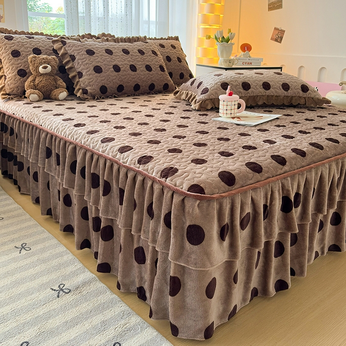 91家纺网 家纺一手货源 找家纺 铠畅家纺 2025新款牛奶绒夹棉床盖床裙四件套 都市圆