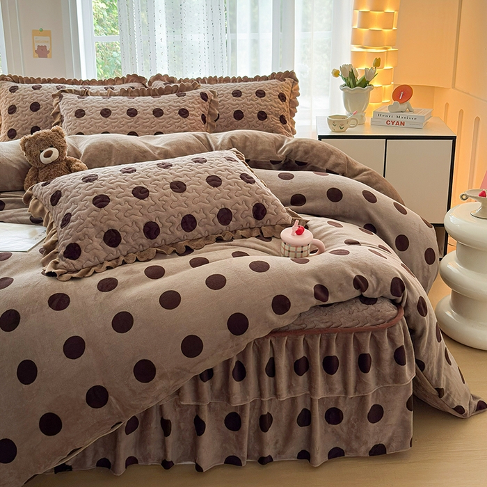 91家纺网 家纺一手货源 找家纺 铠畅家纺 2025新款牛奶绒夹棉床盖床裙四件套 都市圆