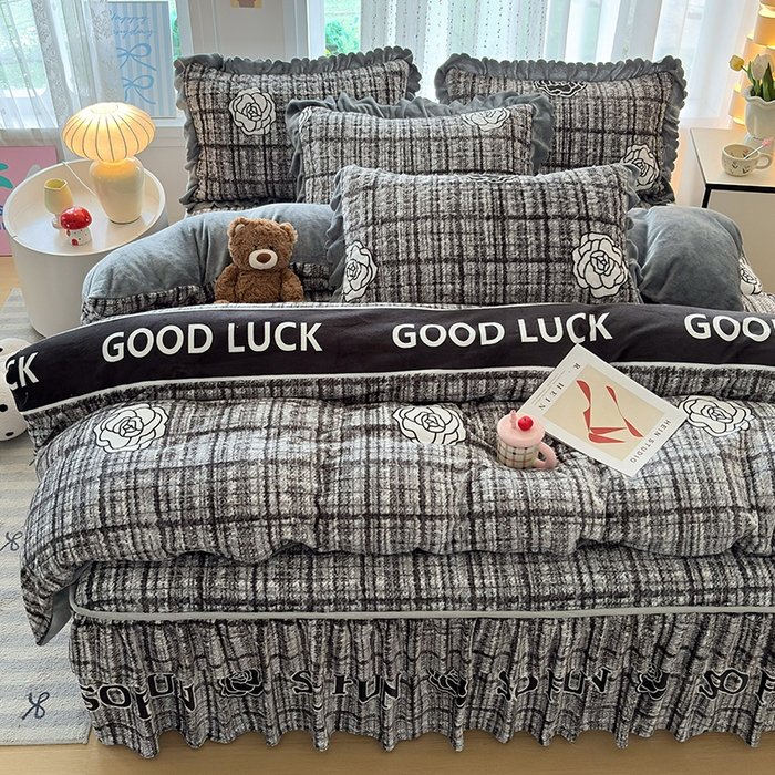 91家纺网 家纺一手货源 找家纺 铠畅家纺 2025新款牛奶绒夹棉床盖床裙四件套 香格里拉