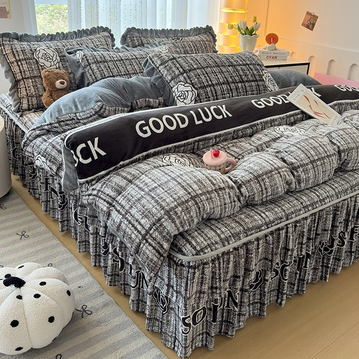 91家纺网 家纺一手货源 找家纺 铠畅家纺 2025新款牛奶绒夹棉床盖床裙四件套 香格里拉