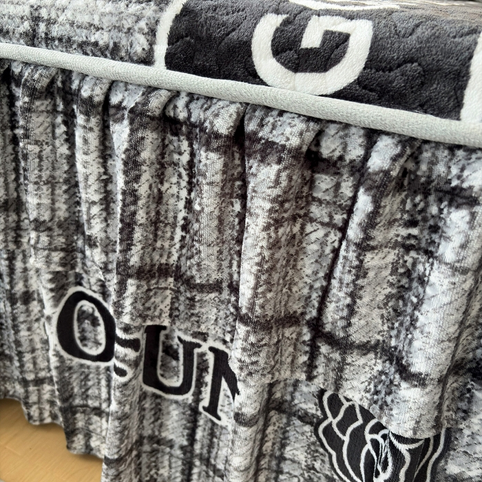 91家纺网 家纺一手货源 找家纺 铠畅家纺 2025新款牛奶绒夹棉床盖床裙四件套 香格里拉