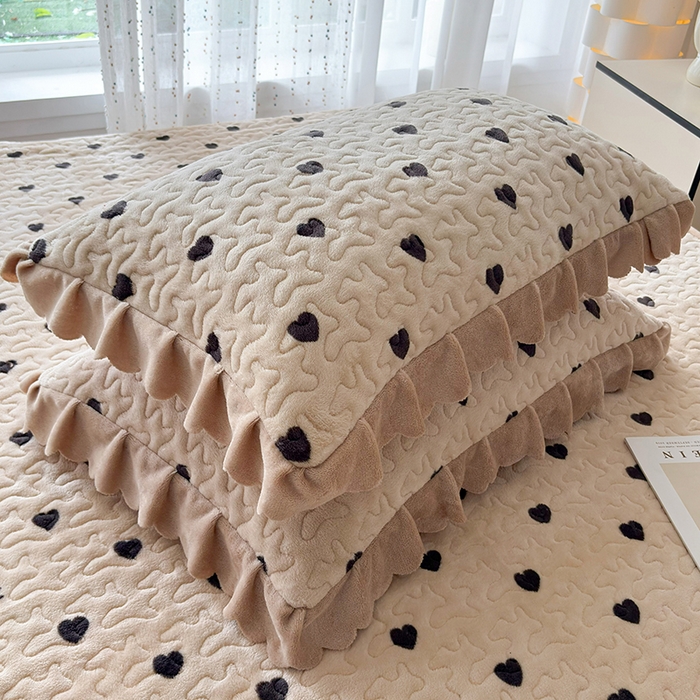 91家纺网 家纺一手货源 找家纺 铠畅家纺 2025新款牛奶绒夹棉床盖床裙四件套 心意坐标