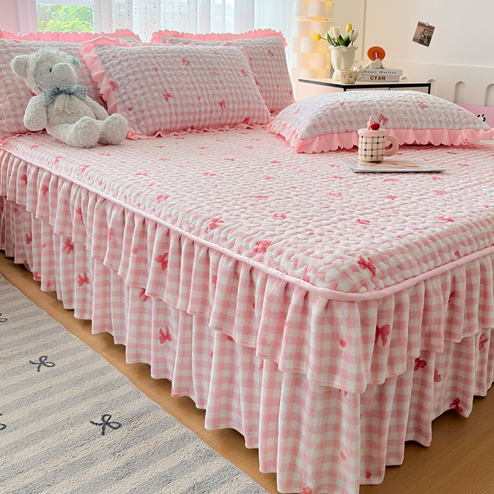 91家纺网 家纺一手货源 找家纺 铠畅家纺 2025新款牛奶绒夹棉床盖床裙四件套 安娜粉