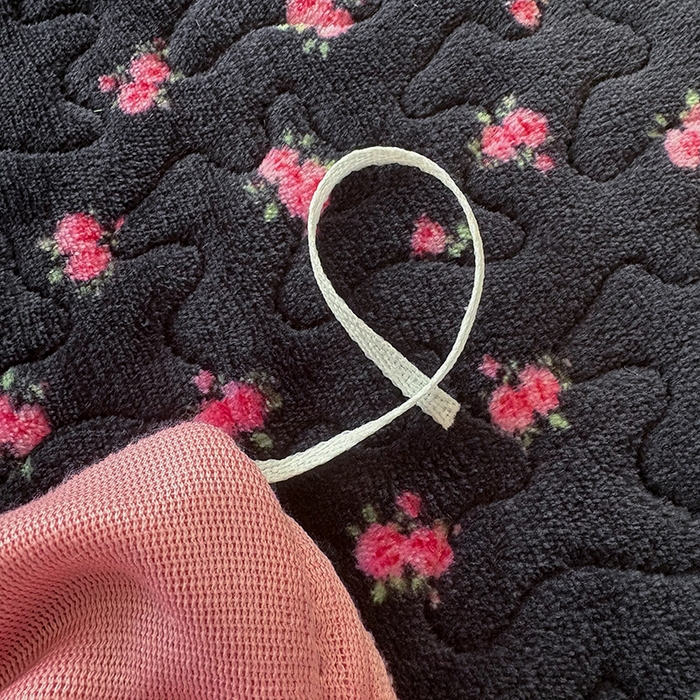 91家纺网 家纺一手货源 找家纺 铠畅家纺 2025新款牛奶绒夹棉床盖床裙四件套 情人结