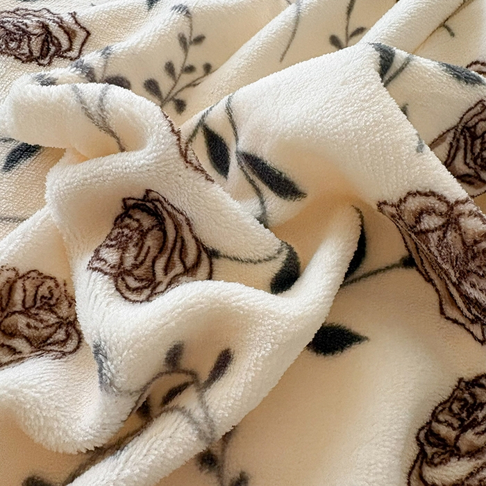 91家纺网 家纺一手货源 找家纺 铠畅家纺 2025新款牛奶绒夹棉床盖床裙四件套 国色天香