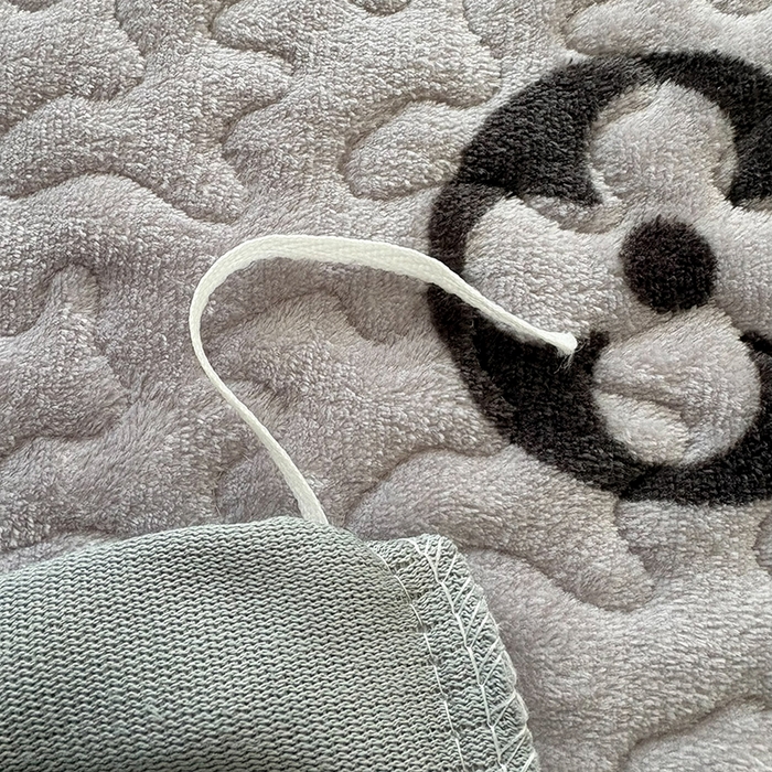 91家纺网 家纺一手货源 找家纺 铠畅家纺 2025新款牛奶绒夹棉床盖床裙四件套 时尚英伦