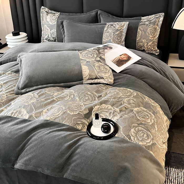 91家纺网 家纺一手货源 找家纺 （总）富宁家纺 2025新款立体雕花牛奶绒绣花四件套-洛卡玫瑰系列