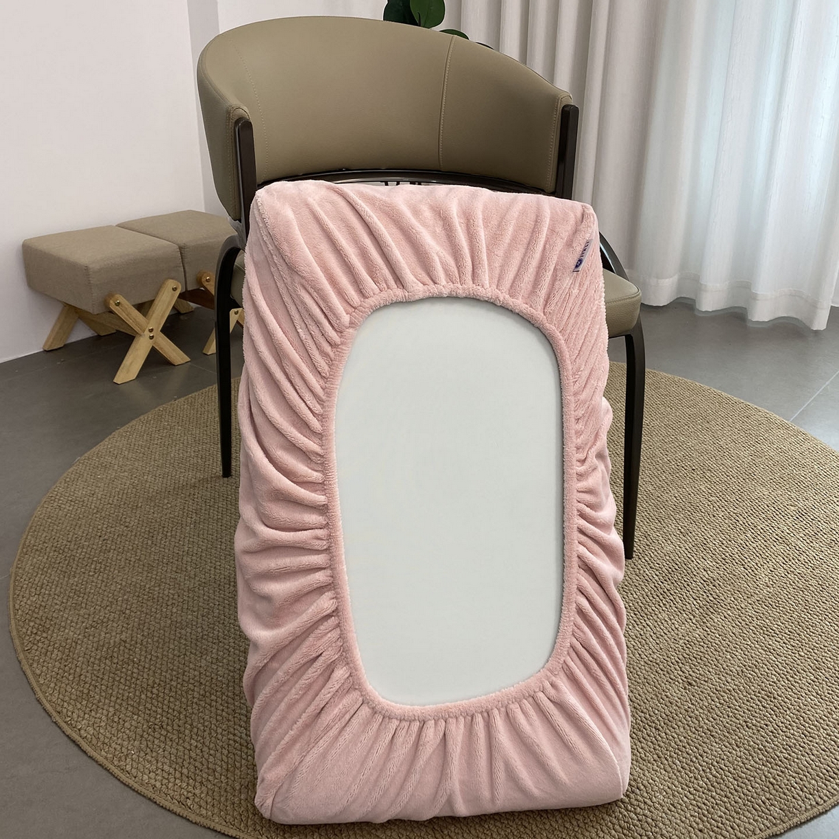 91家纺网 家纺一手货源 找家纺 佳笠家居 2025新款正宗250g全消光牛奶绒懒人枕套旅行枕套 豆沙粉