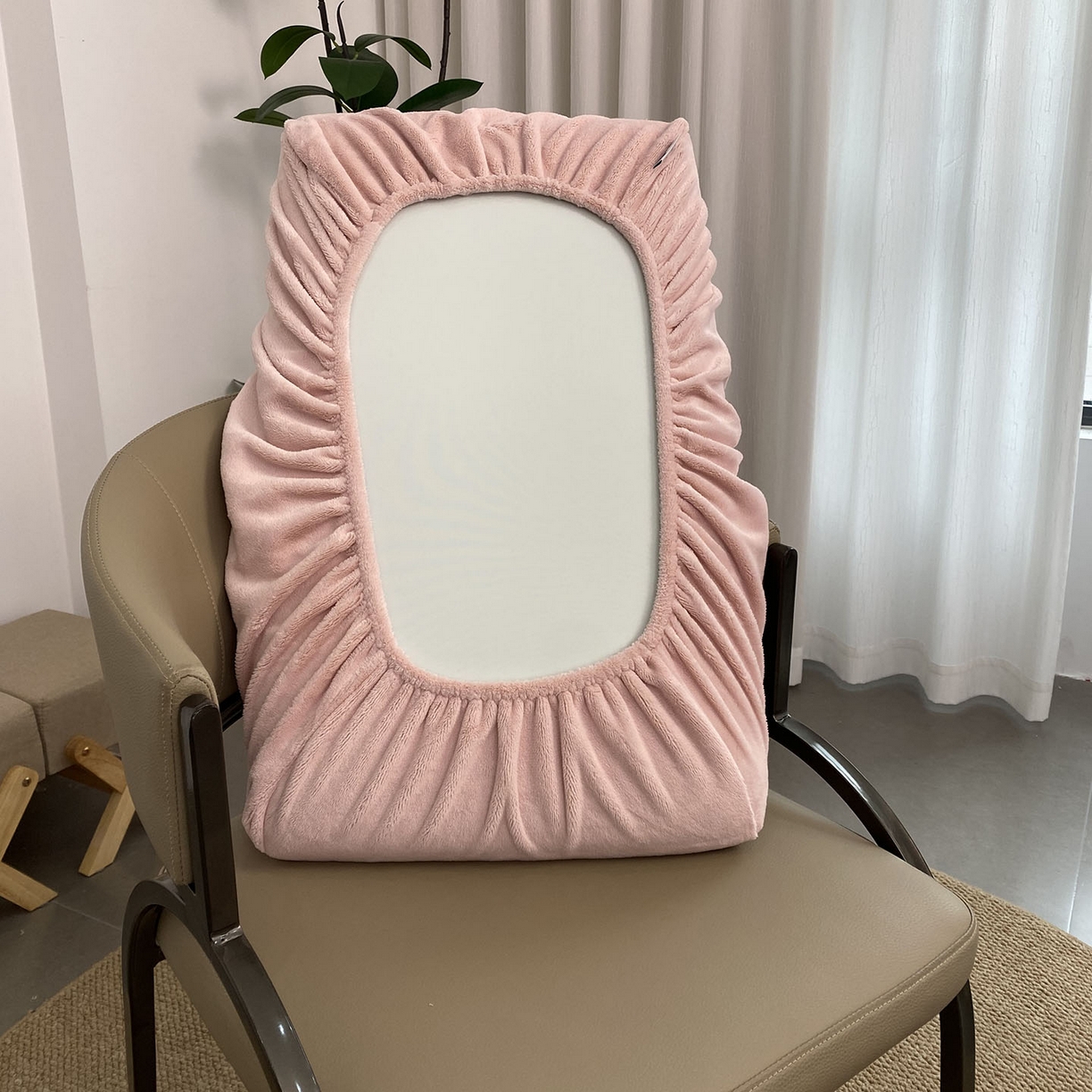 91家纺网 家纺一手货源 找家纺 佳笠家居 2025新款正宗250g全消光牛奶绒懒人枕套旅行枕套 豆沙粉