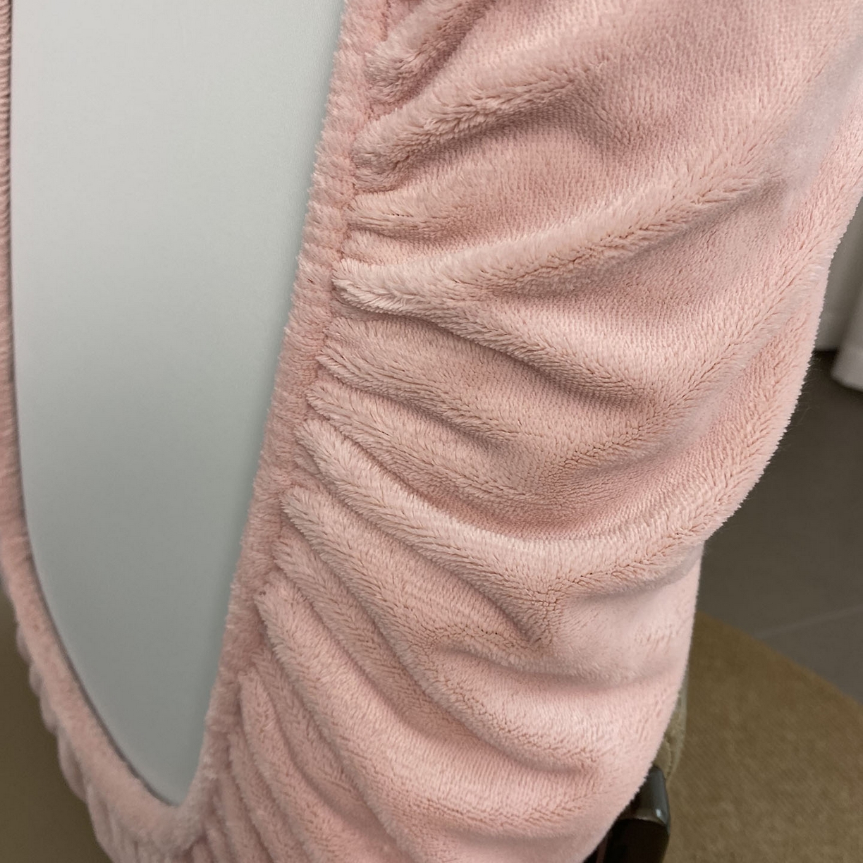 91家纺网 家纺一手货源 找家纺 佳笠家居 2025新款正宗250g全消光牛奶绒懒人枕套旅行枕套 豆沙粉