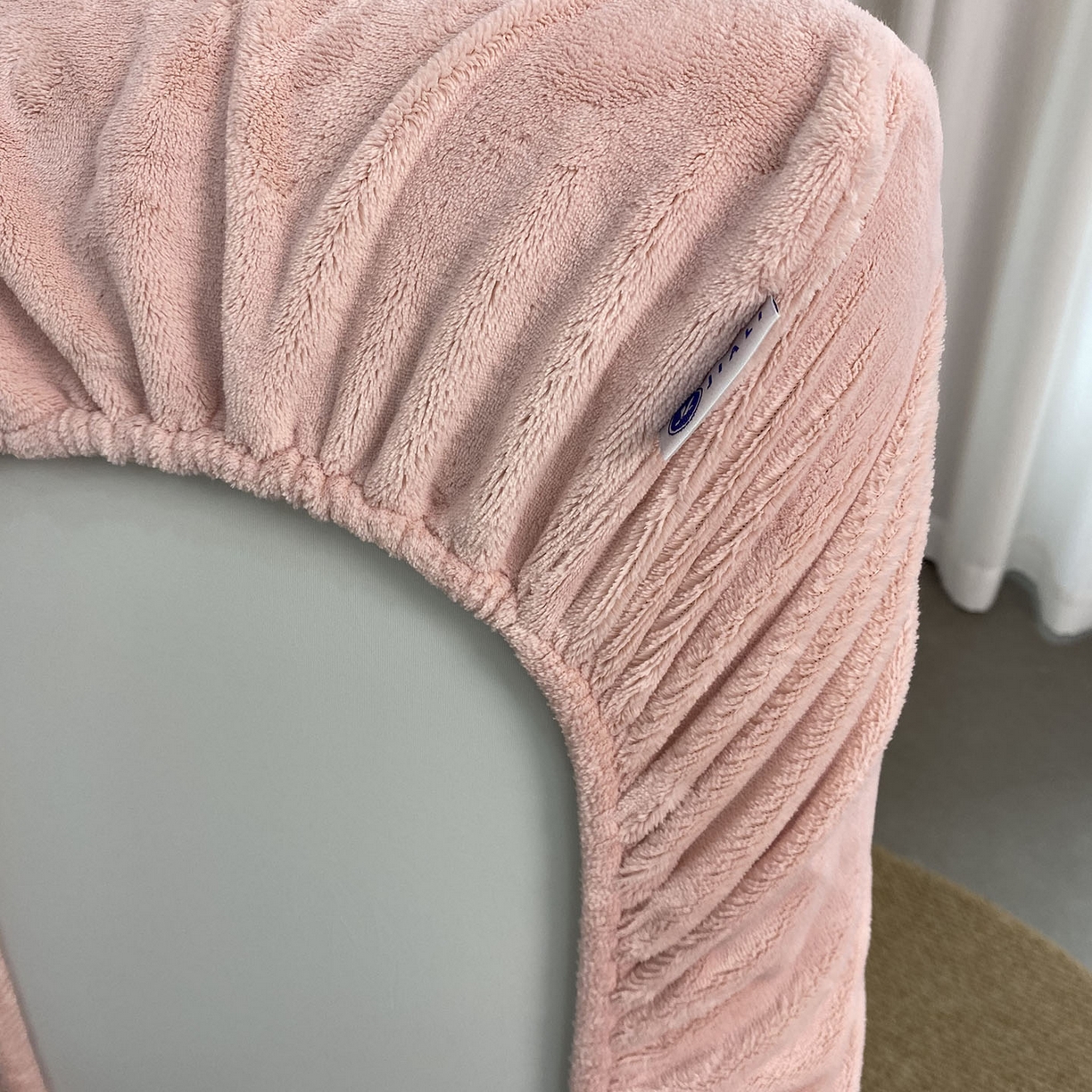 91家纺网 家纺一手货源 找家纺 佳笠家居 2025新款正宗250g全消光牛奶绒懒人枕套旅行枕套 豆沙粉