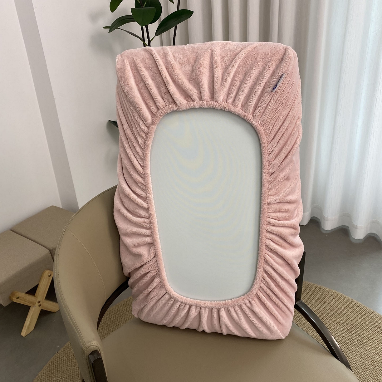 91家纺网 家纺一手货源 找家纺 佳笠家居 2025新款正宗250g全消光牛奶绒懒人枕套旅行枕套 豆沙粉