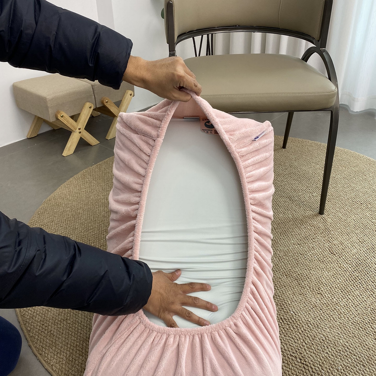 91家纺网 家纺一手货源 找家纺 佳笠家居 2025新款正宗250g全消光牛奶绒懒人枕套旅行枕套 豆沙粉