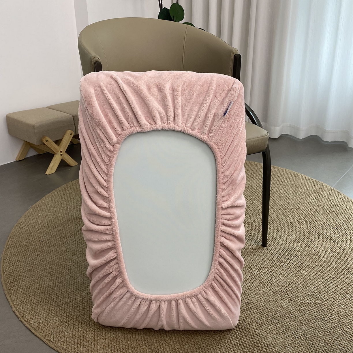 91家纺网 家纺一手货源 找家纺 佳笠家居 2025新款正宗250g全消光牛奶绒懒人枕套旅行枕套 豆沙粉