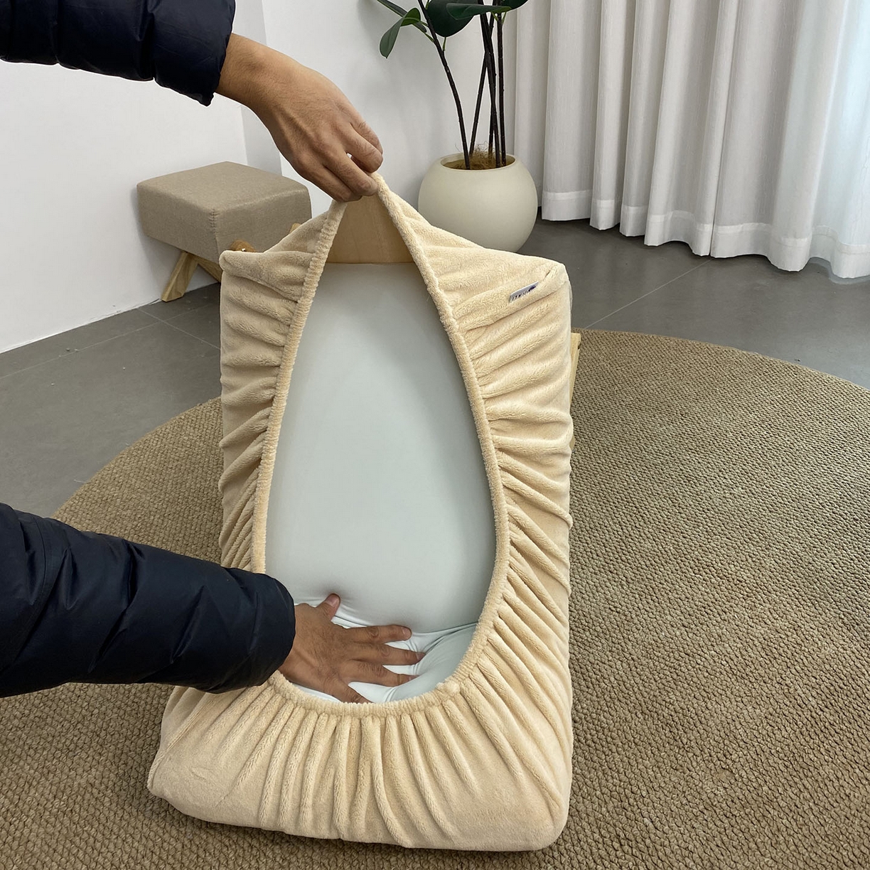 91家纺网 家纺一手货源 找家纺 佳笠家居 2025新款正宗250g全消光牛奶绒懒人枕套旅行枕套 咖色