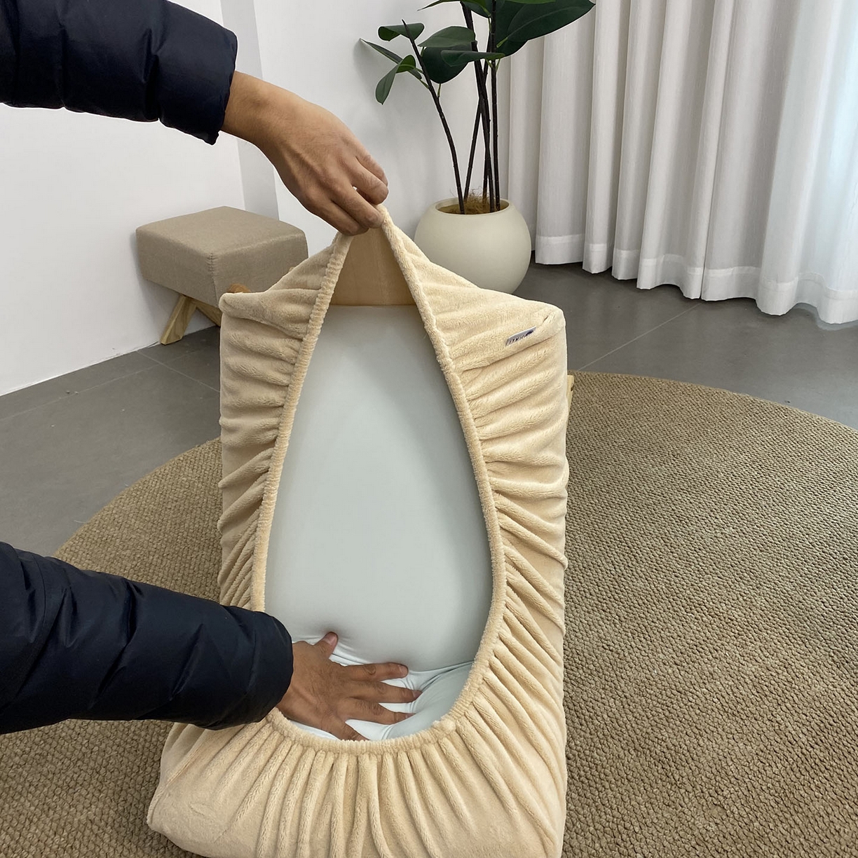 91家纺网 家纺一手货源 找家纺 佳笠家居 2025新款正宗250g全消光牛奶绒懒人枕套旅行枕套 咖色