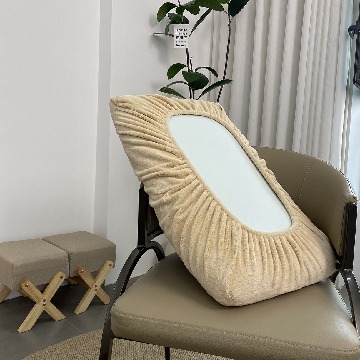 91家纺网 家纺一手货源 找家纺 佳笠家居 2025新款正宗250g全消光牛奶绒懒人枕套旅行枕套 咖色