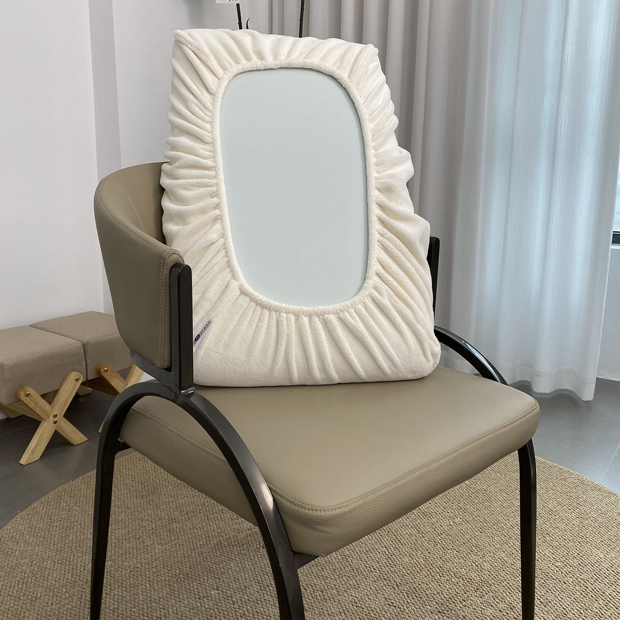 91家纺网 家纺一手货源 找家纺 佳笠家居 2025新款正宗250g全消光牛奶绒懒人枕套旅行枕套 奶昔白