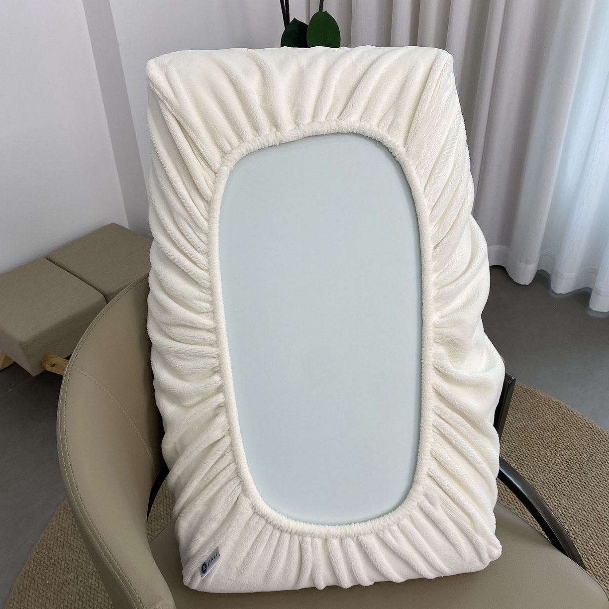 91家纺网 家纺一手货源 找家纺 佳笠家居 2025新款正宗250g全消光牛奶绒懒人枕套旅行枕套 奶昔白