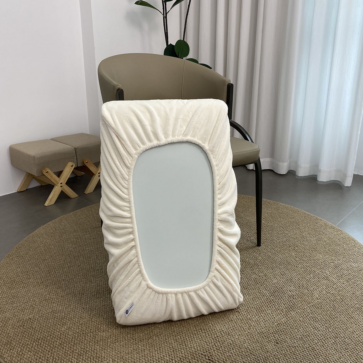 91家纺网 家纺一手货源 找家纺 佳笠家居 2025新款正宗250g全消光牛奶绒懒人枕套旅行枕套 奶昔白