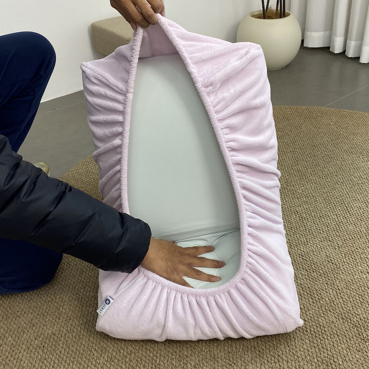 91家纺网 家纺一手货源 找家纺 佳笠家居 2025新款正宗250g全消光牛奶绒懒人枕套旅行枕套 香芋紫