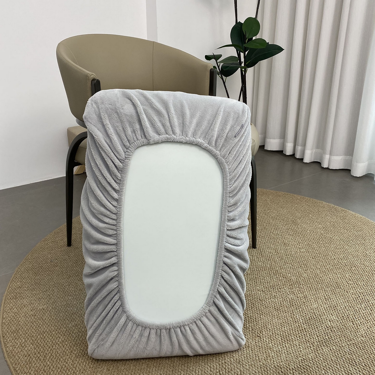 91家纺网 家纺一手货源 找家纺 佳笠家居 2025新款正宗250g全消光牛奶绒懒人枕套旅行枕套 中性灰