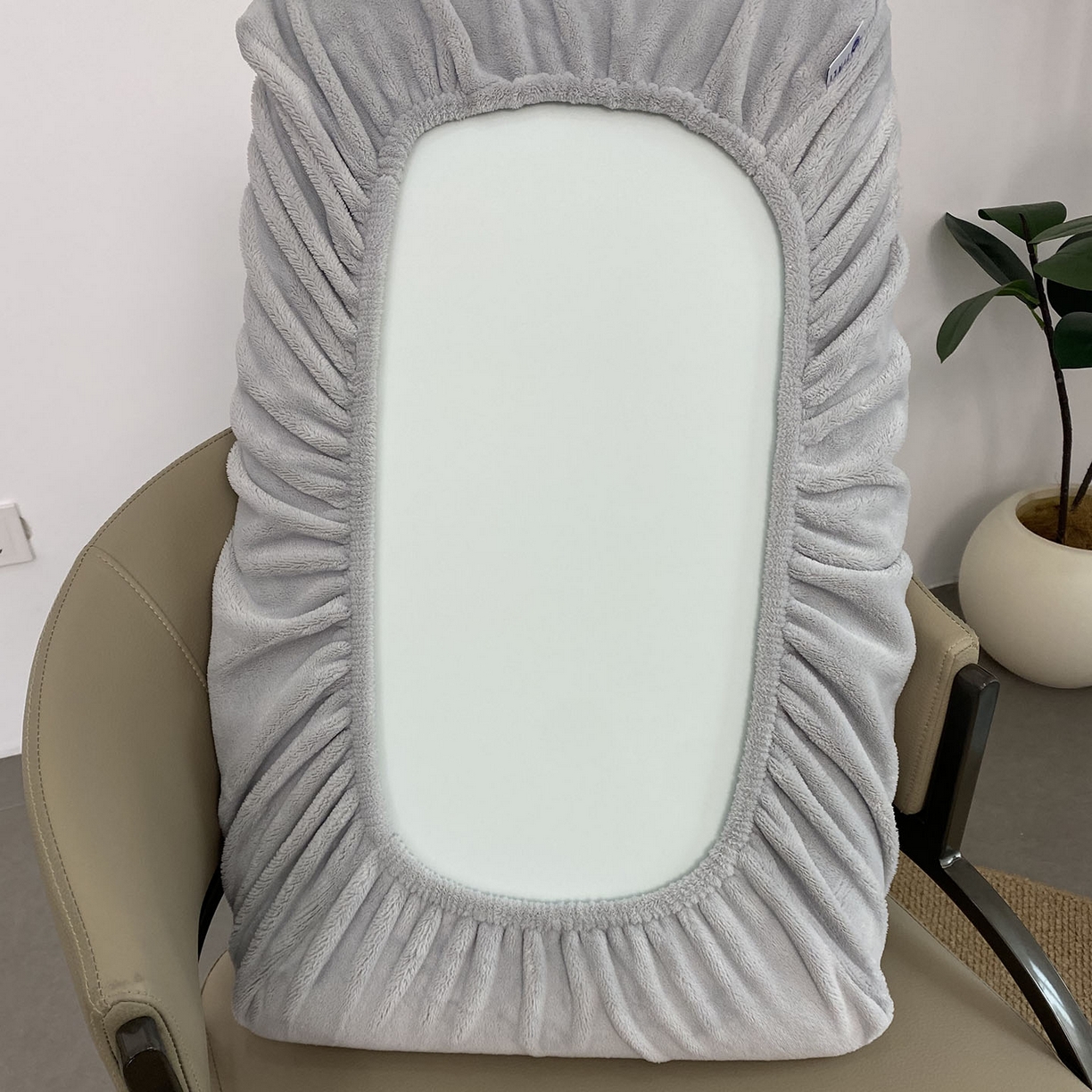 91家纺网 家纺一手货源 找家纺 佳笠家居 2025新款正宗250g全消光牛奶绒懒人枕套旅行枕套 中性灰