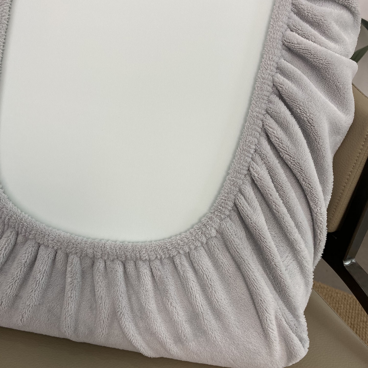 91家纺网 家纺一手货源 找家纺 佳笠家居 2025新款正宗250g全消光牛奶绒懒人枕套旅行枕套 中性灰