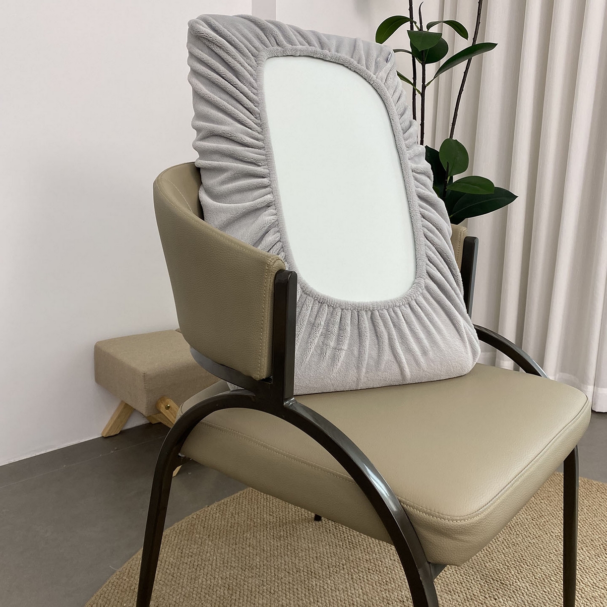 91家纺网 家纺一手货源 找家纺 佳笠家居 2025新款正宗250g全消光牛奶绒懒人枕套旅行枕套 中性灰