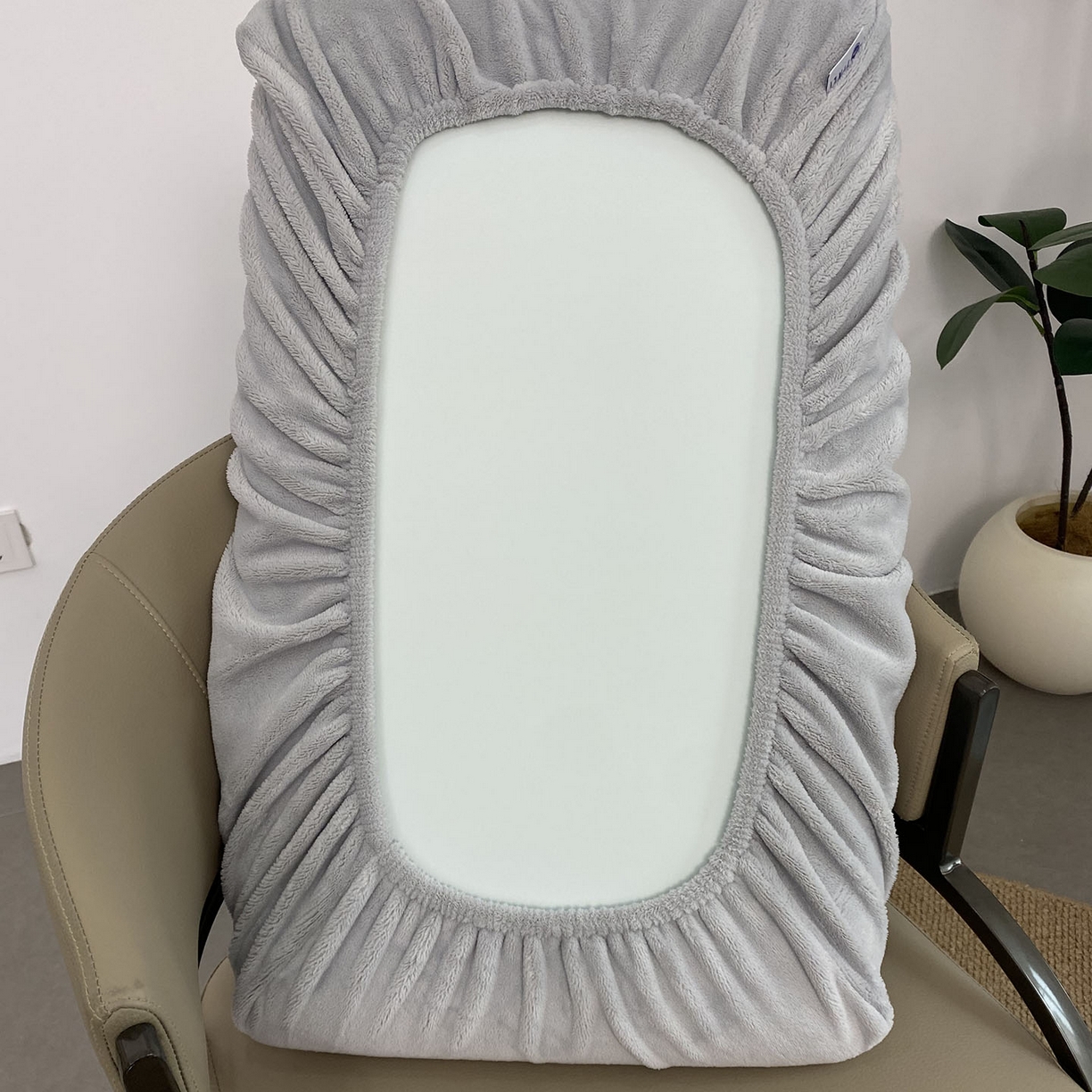 91家纺网 家纺一手货源 找家纺 佳笠家居 2025新款正宗250g全消光牛奶绒懒人枕套旅行枕套 中性灰