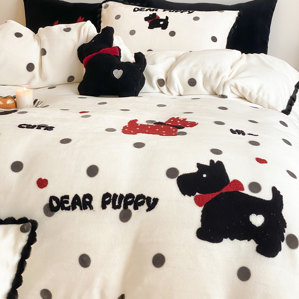 91家纺网 家纺一手货源 找家纺 （总）星野 2025新款高克重牛奶绒毛巾绣四件套-萌犬尼卡 （商家控价券后：288/318/338 配送精致礼袋）