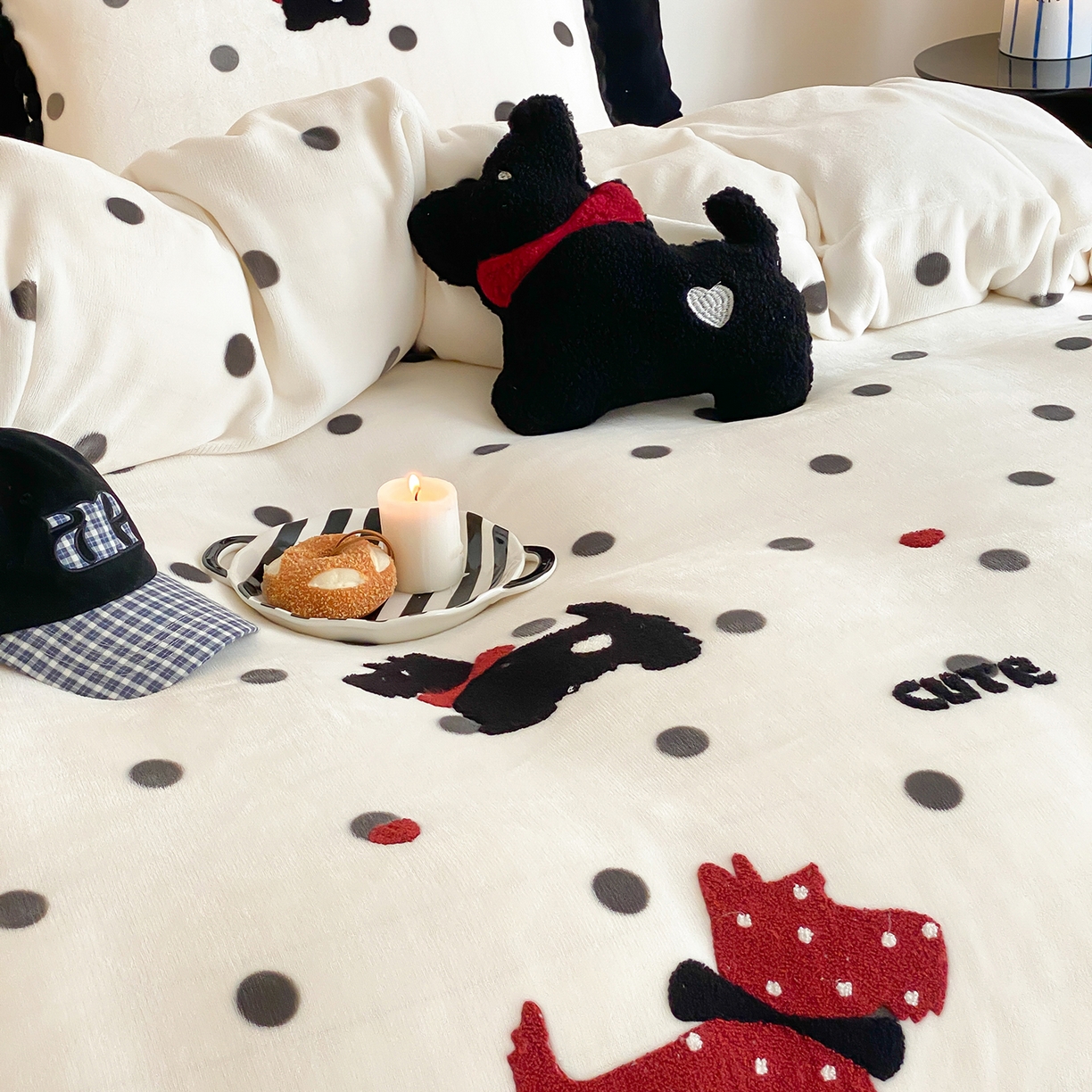 91家纺网 家纺一手货源 找家纺 （总）星野 2025新款高克重牛奶绒毛巾绣四件套-萌犬尼卡 （商家控价券后：288/318/338 配送精致礼袋）