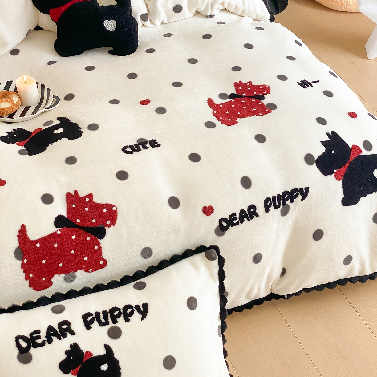 91家纺网 家纺一手货源 找家纺 （总）星野 2025新款高克重牛奶绒毛巾绣四件套-萌犬尼卡 （商家控价券后：288/318/338 配送精致礼袋）