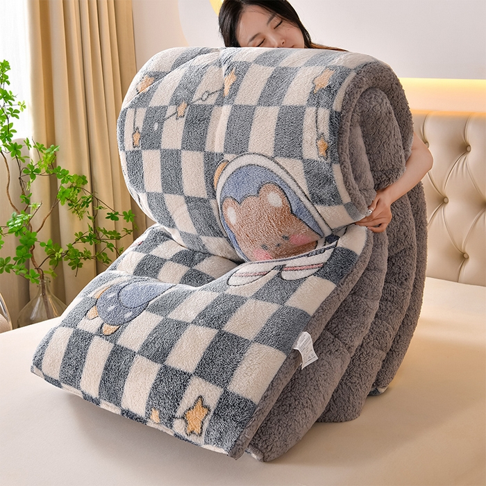 91家纺网 家纺一手货源 找家纺 春雨家居 2025新款AB版雪花绒羊羔绒冬被被子被芯 宇航员