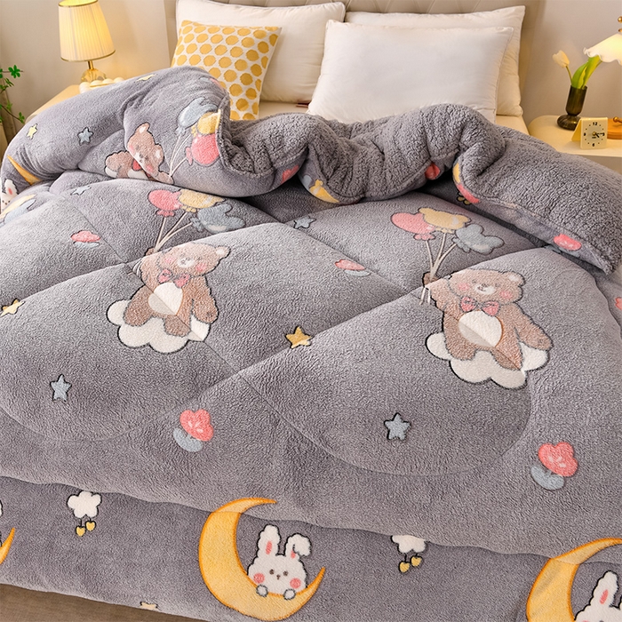 91家纺网 家纺一手货源 找家纺 春雨家居 2025新款AB版雪花绒羊羔绒冬被被子被芯 云朵萌熊