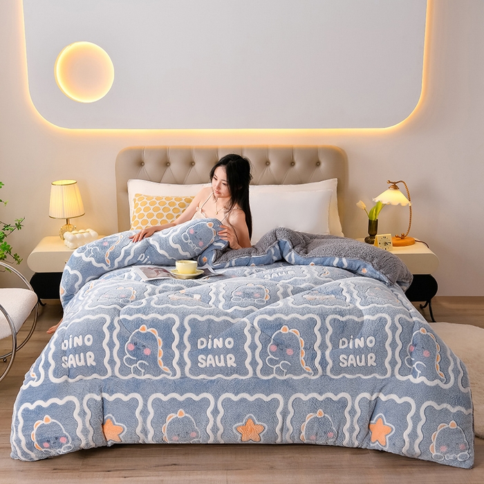 91家纺网 家纺一手货源 找家纺 春雨家居 2025新款AB版雪花绒羊羔绒冬被被子被芯 恐龙宝贝