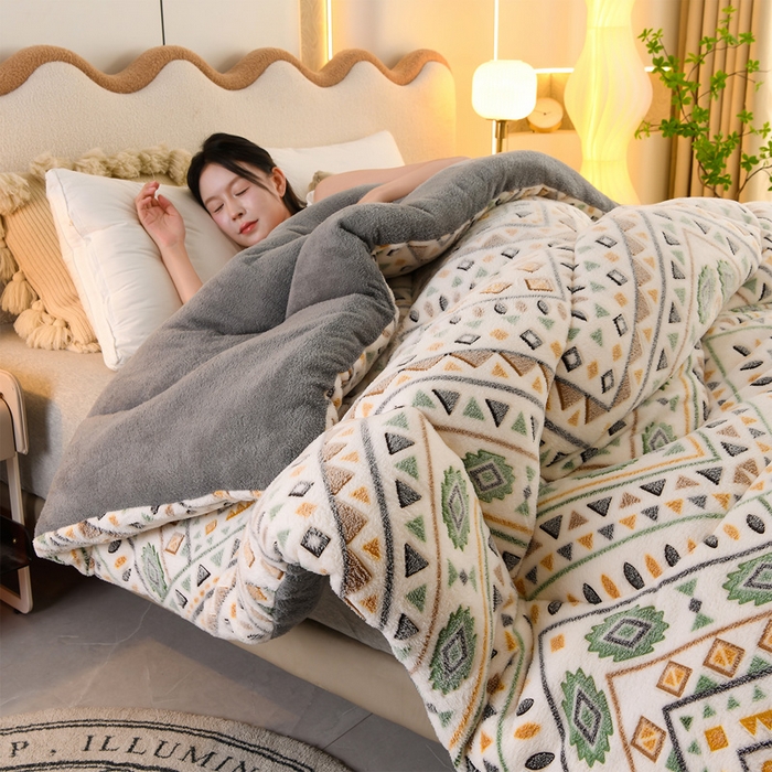 91家纺网 家纺一手货源 找家纺 春雨家居 2025新款AB版雪花绒羊羔绒冬被被子被芯 北欧风情