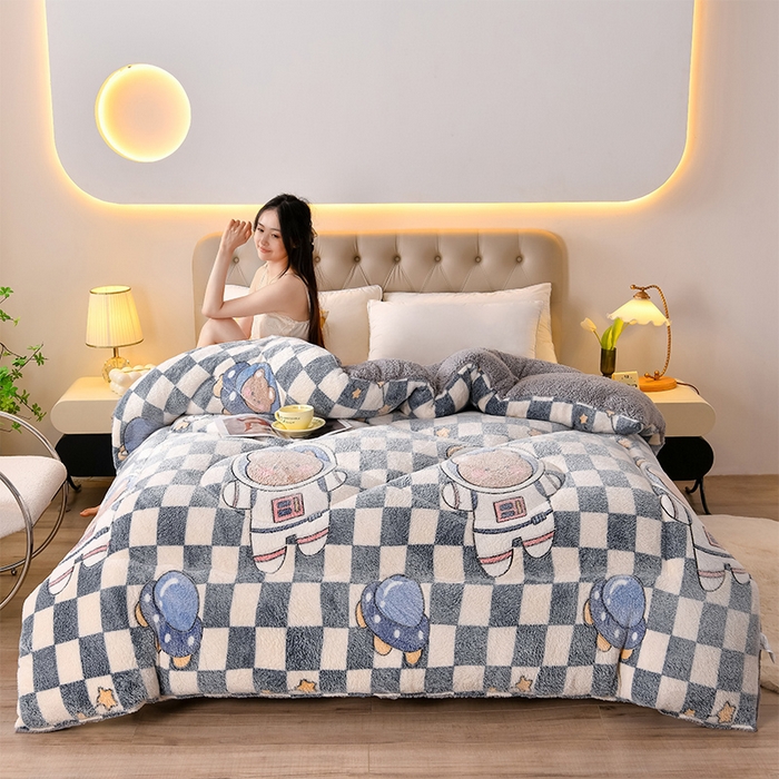 91家纺网 家纺一手货源 找家纺 春雨家居 2025新款AB版雪花绒羊羔绒冬被被子被芯 宇航员