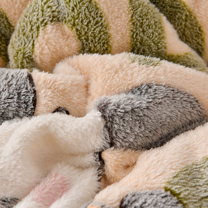 91家纺网 家纺一手货源 找家纺 春雨家居 2025新款AB版雪花绒羊羔绒冬被被子被芯 字母狗