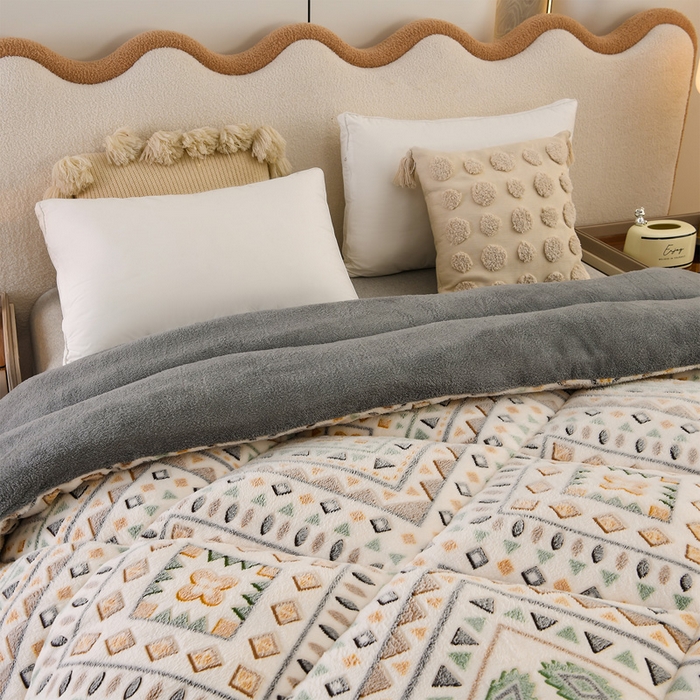 91家纺网 家纺一手货源 找家纺 春雨家居 2025新款AB版雪花绒羊羔绒冬被被子被芯 北欧风情