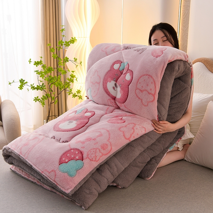 春雨家居 2025新款AB版雪花绒羊羔绒冬被被子被芯 草莓小熊