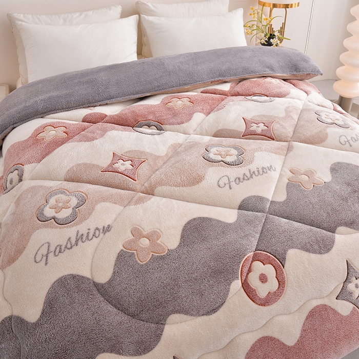 91家纺网 家纺一手货源 找家纺 春雨家居 2025新款AB版雪花绒羊羔绒冬被被子被芯 裸婚时代