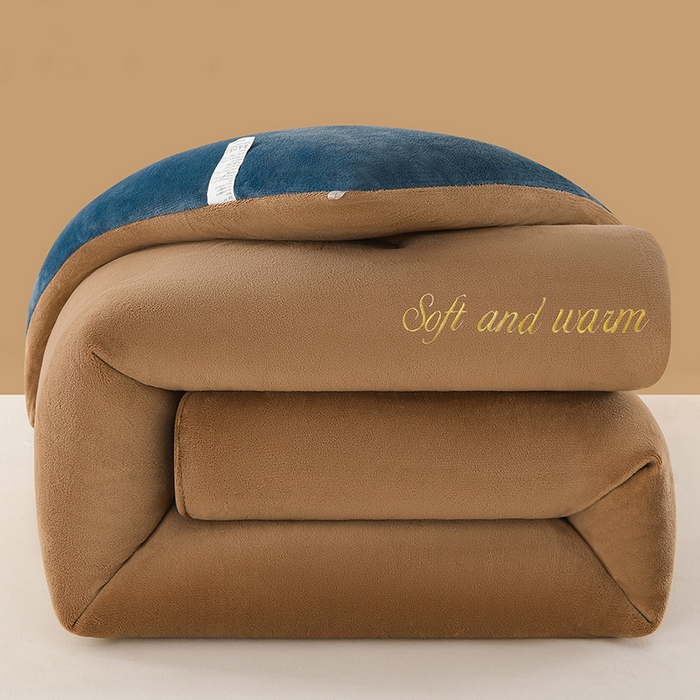 91家纺网 家纺一手货源 找家纺 春雨家居 2025新款双面牛奶绒刺绣冬被被子被芯 奢华拿铁